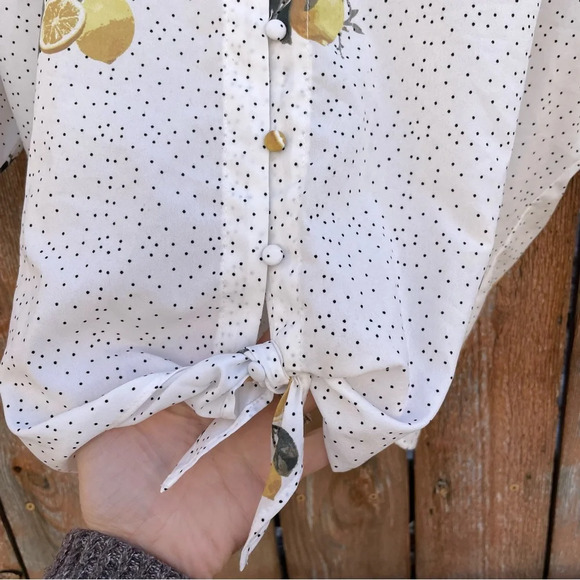 JASMINE & JULIANA Women’s Lemon Polka Dot Short Sleeve V neck Blouse Size Medium - Picture 5 of 11